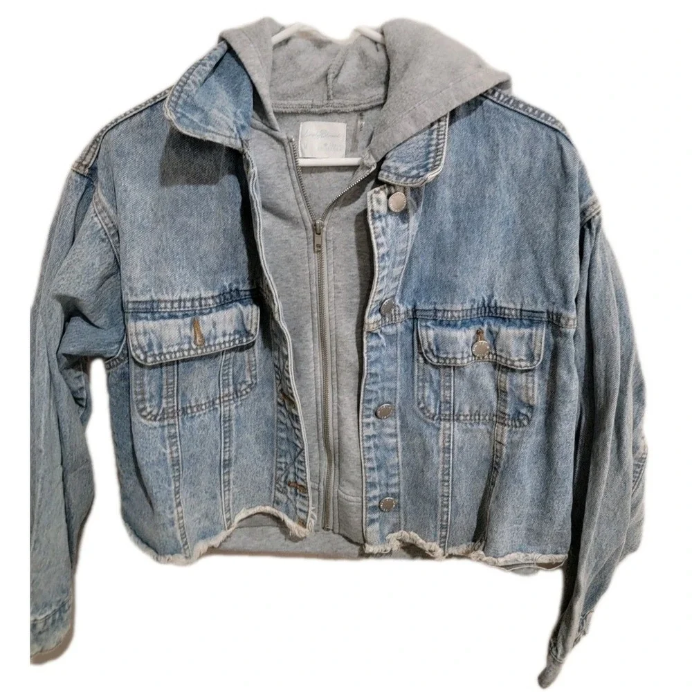 Lovely Bloom Denim Jacket M Blue Cropped Raw Hem Gray Hooded Layered Look Medium